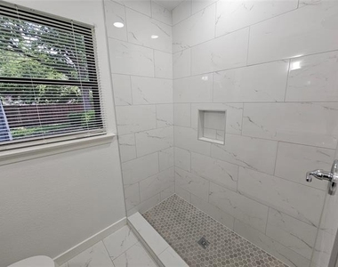 2402 Housley Drive - Photo Thumbnail 20