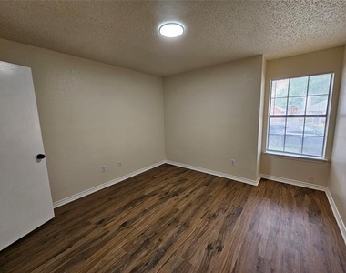 311 Bryant Lane - Photo Thumbnail 13