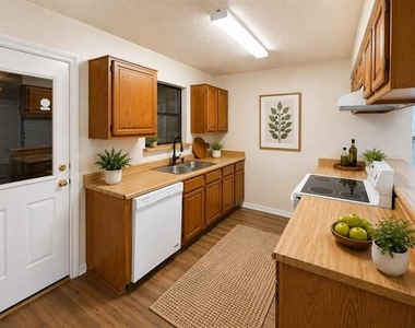 311 Bryant Lane - Photo Thumbnail 24