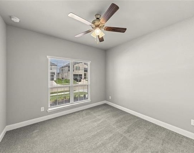 304 Community Drive - Photo Thumbnail 19