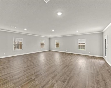 304 Community Drive - Photo Thumbnail 11