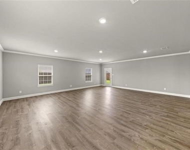 304 Community Drive - Photo Thumbnail 10