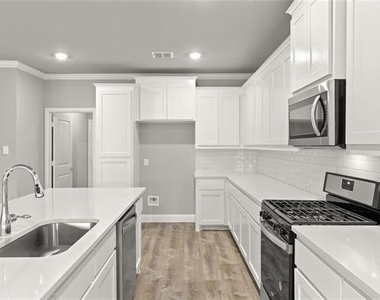 304 Community Drive - Photo Thumbnail 9