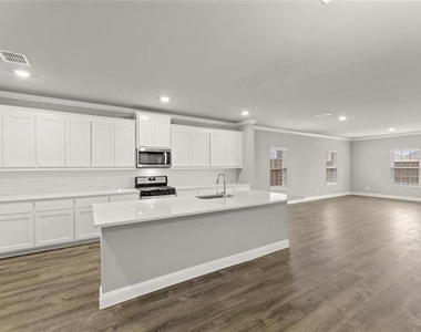 304 Community Drive - Photo Thumbnail 8