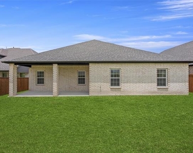 304 Community Drive - Photo Thumbnail 25