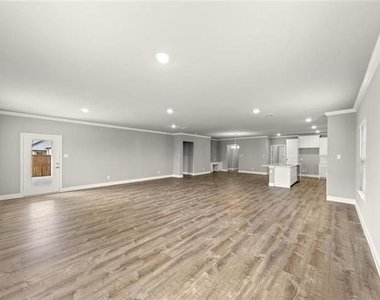 304 Community Drive - Photo Thumbnail 4