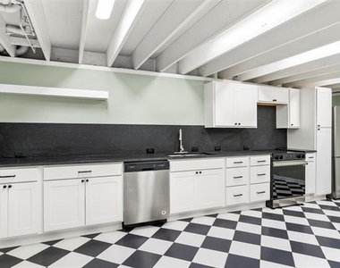 306 S Walton Street - Photo Thumbnail 5