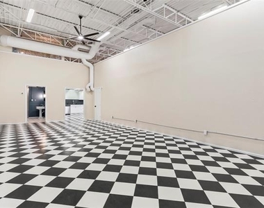 306 S Walton Street - Photo Thumbnail 9