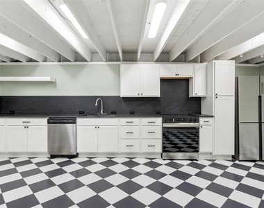 306 S Walton Street - Photo Thumbnail 7
