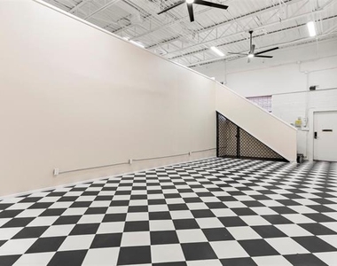 306 S Walton Street - Photo Thumbnail 11