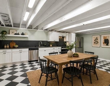 306 S Walton Street - Photo Thumbnail 1