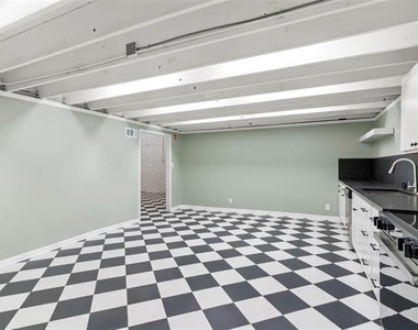 306 S Walton Street - Photo Thumbnail 8