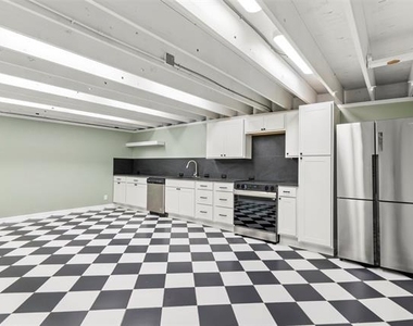 306 S Walton Street - Photo Thumbnail 6