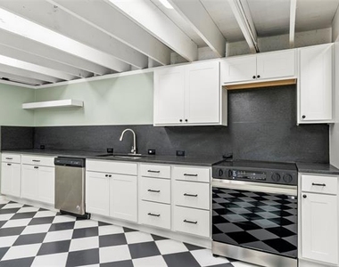306 S Walton Street - Photo Thumbnail 3