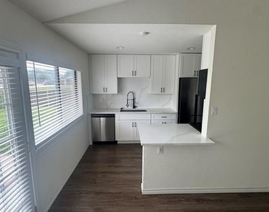 500 Scarlet Oak Street - Photo Thumbnail 7