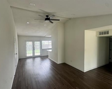 500 Scarlet Oak Street - Photo Thumbnail 5