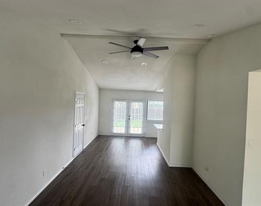 500 Scarlet Oak Street - Photo Thumbnail 3