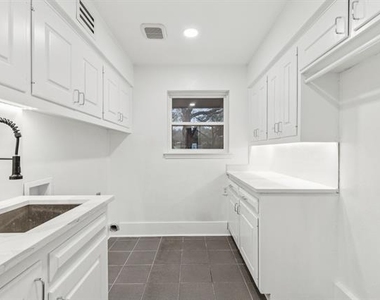 7420 Royal Lane - Photo Thumbnail 16