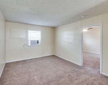 512 S Delaware Street - Photo Thumbnail 5