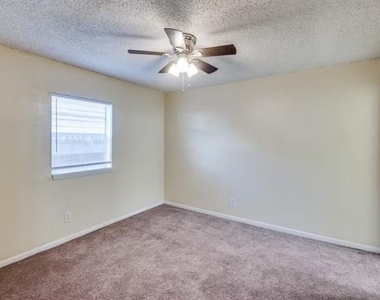 512 S Delaware Street - Photo Thumbnail 6