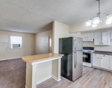 512 S Delaware Street - Photo Thumbnail 1