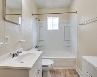 512 S Delaware Street - Photo Thumbnail 8