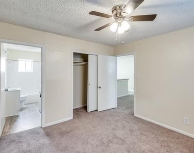 512 S Delaware Street - Photo Thumbnail 7