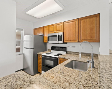 2106 S Cypress Bend Drive - Photo Thumbnail 5