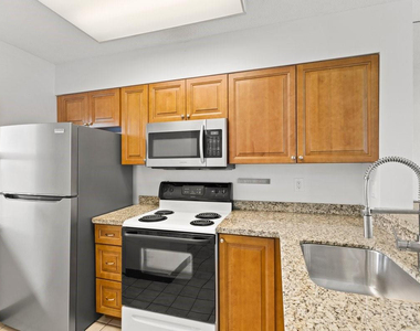 2106 S Cypress Bend Drive - Photo Thumbnail 3