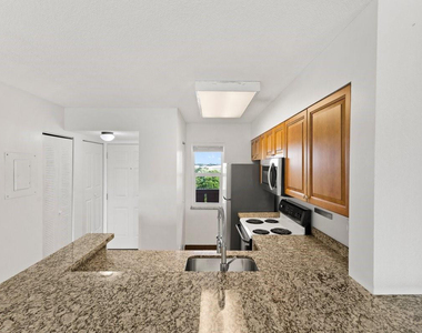 2106 S Cypress Bend Drive - Photo Thumbnail 6