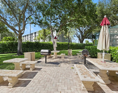 2106 S Cypress Bend Drive - Photo Thumbnail 31