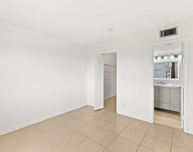 2106 S Cypress Bend Drive - Photo Thumbnail 13