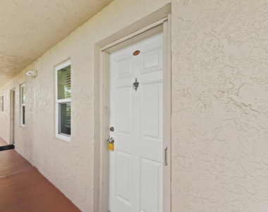 2106 S Cypress Bend Drive - Photo Thumbnail 2