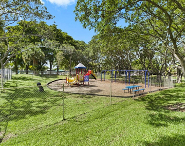 2106 S Cypress Bend Drive - Photo Thumbnail 22