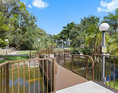 2106 S Cypress Bend Drive - Photo Thumbnail 27