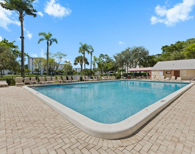 2106 S Cypress Bend Drive - Photo Thumbnail 29