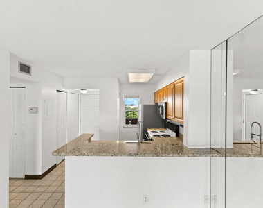 2106 S Cypress Bend Drive - Photo Thumbnail 7