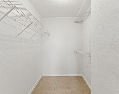 2106 S Cypress Bend Drive - Photo Thumbnail 16