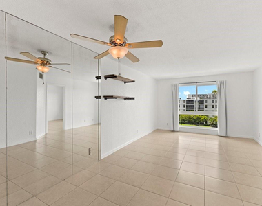 2106 S Cypress Bend Drive - Photo Thumbnail 11