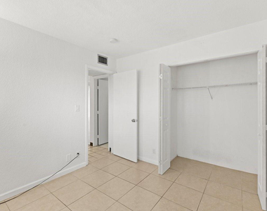 2106 S Cypress Bend Drive - Photo Thumbnail 19