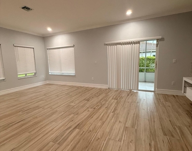 1310 Sw 48th Terrace - Photo Thumbnail 17