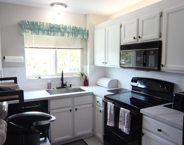 270 Bella Vista Court N - Photo Thumbnail 10