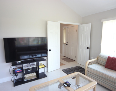 270 Bella Vista Court N - Photo Thumbnail 5