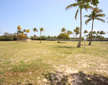 270 Bella Vista Court N - Photo Thumbnail 28
