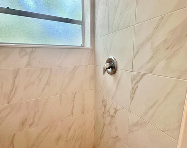 424 Nw 15th Terrace - Photo Thumbnail 4