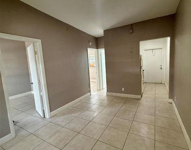 424 Nw 15th Terrace - Photo Thumbnail 1