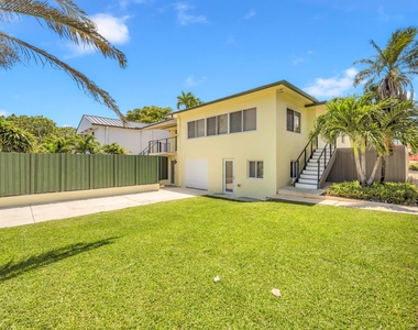 606 N Victoria Park Road N - Photo Thumbnail 1
