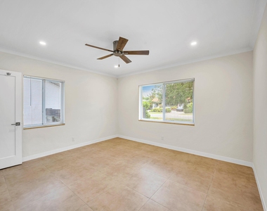 606 N Victoria Park Road N - Photo Thumbnail 17