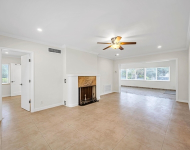 606 N Victoria Park Road N - Photo Thumbnail 11