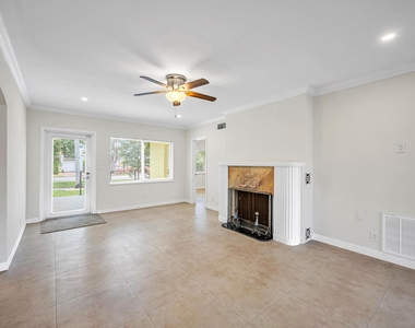 606 N Victoria Park Road N - Photo Thumbnail 10